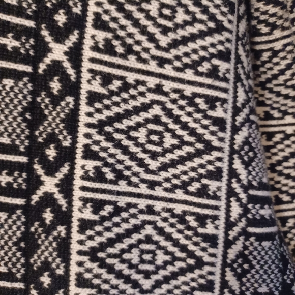 Old Navy Womens Size XL open front cardigan sweater black & gray astec design - Picture 3 of 9